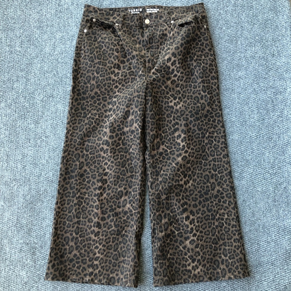 Torrid high rise wide leg jean vintage stretch leopard size 16S